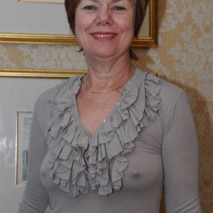 Une femme mature en quête de sensations Émilie - rencontre-Cougar-Mantes-la-Jolie